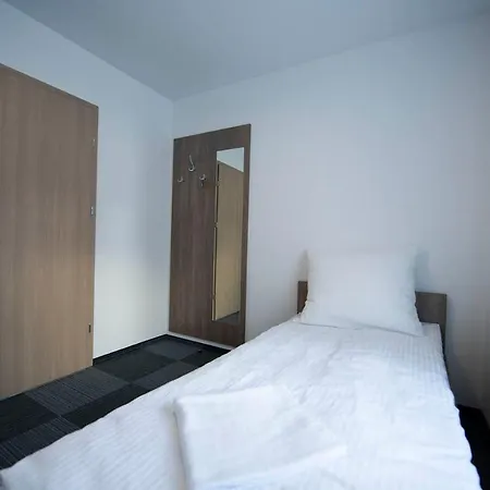 Hostel Sms Free Parking-3