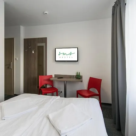 Hostel Sms Free Parking-2